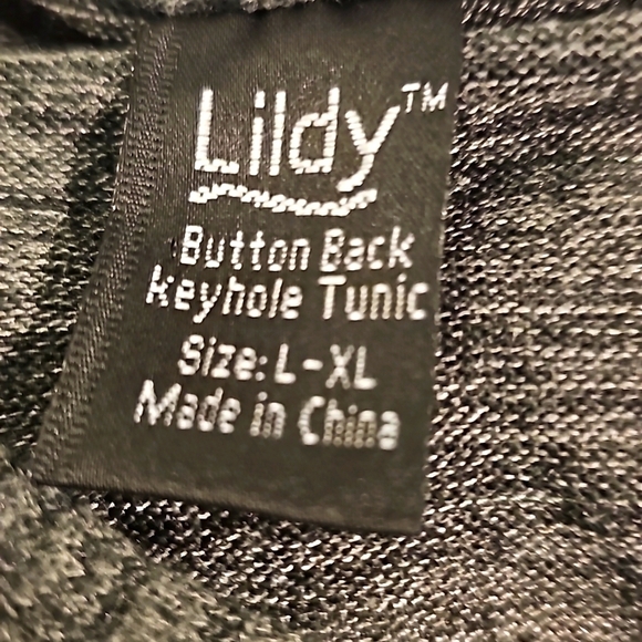 LILDY grey tunic w crochet on sleeves. Excellent shape. L/XL - Picture 8 of 10